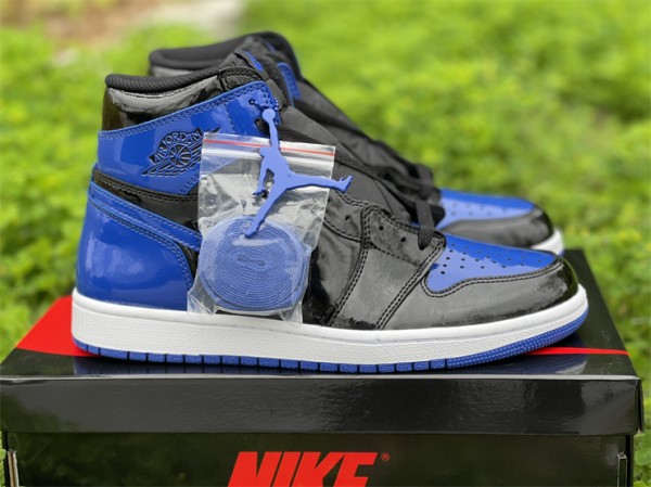 Air Jordan 1 High OG “Patent Royal” 555088 404