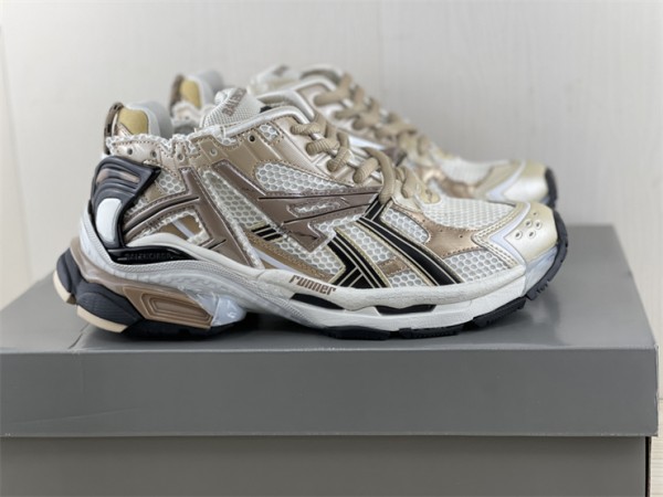 Balenciaga Runner Beige Black White 677403W3RB39891