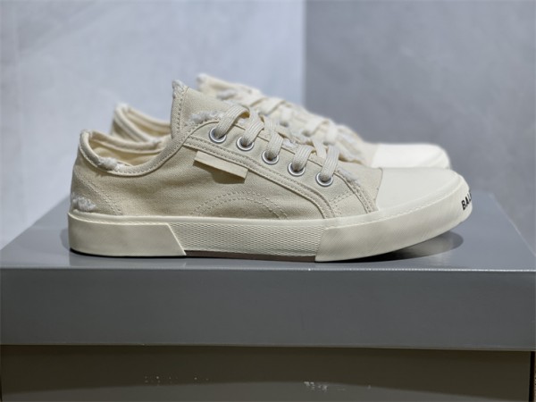 Balenciaga Paris Low Top Sneaker In White 688758 W3RC4 9091