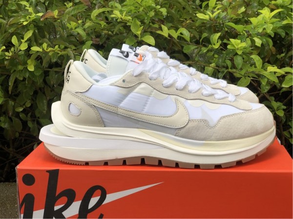 Nike Vaporwaffle Sacai Sail Gum DD1875-100