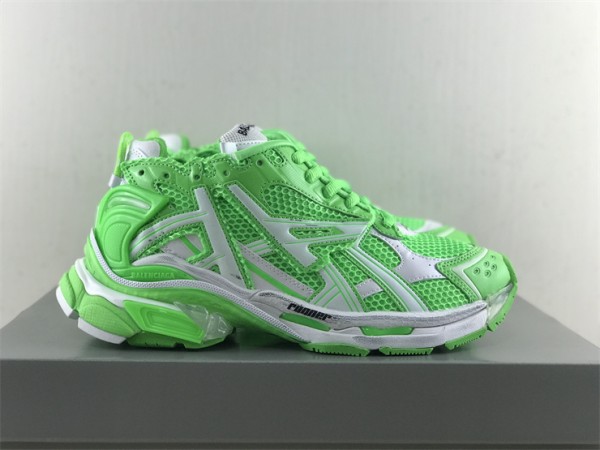 Balenciaga Runner Green White 677403 W3RNM 3590
