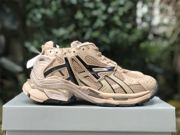 Balenciaga Runner Coffee Brown 677403 W1RA8 0125