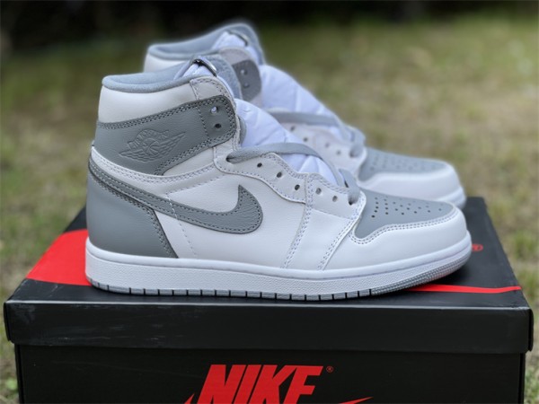 Air Jordan 1 High OG “Stealth” 555088-037