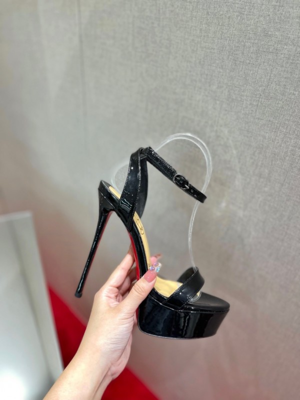 Christian Louboutin The ultimate hate sky is 15cm tall Black Patent