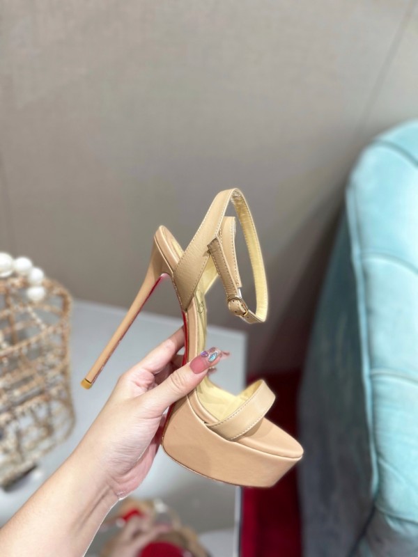 Christian Louboutin  The ultimate hate sky is 15cm tall  Patent Leather