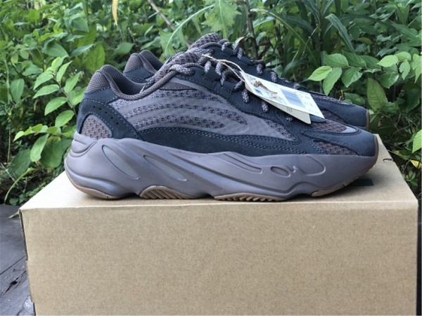 Yeezy Boost 700 V2 Mauve GZ0724