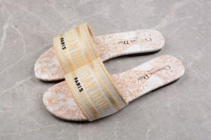 Dior Dway Slide Trigonal Gold DR-SD03